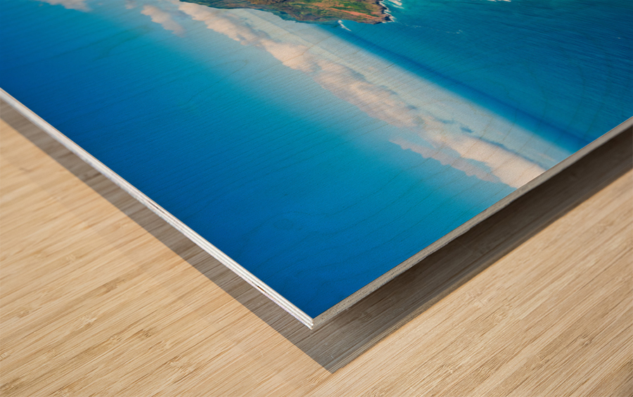 Coastline of Na Pali on Kauai Wood print