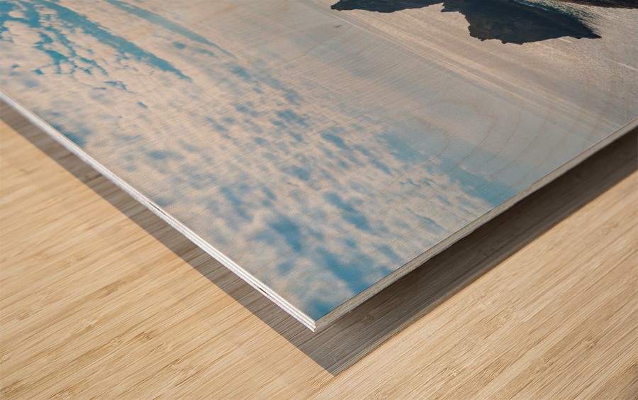 Dramatic rocks at Kynance Cove near the Lizard in Cornwall Wood print