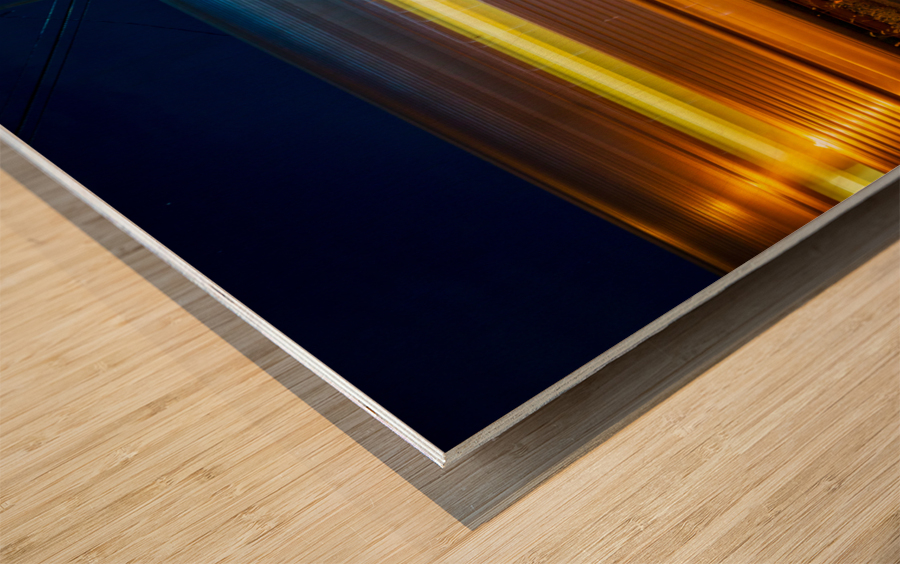 Vintage car at railroad crossing Impression sur bois