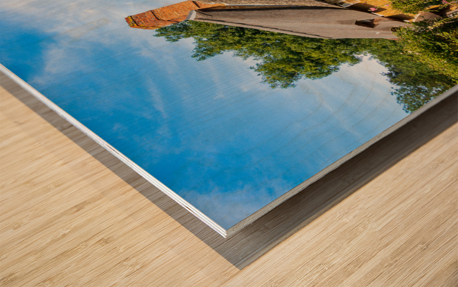 Old cotswold stone house in Ilmington Wood print