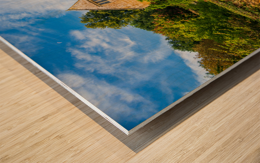 Old cotswold stone house in Ilmington Wood print