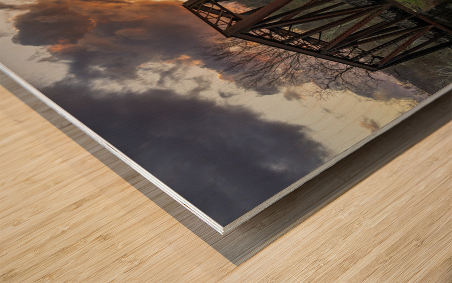 Steel girder bridge carries the bike walking trail over Deckers  Impression sur bois