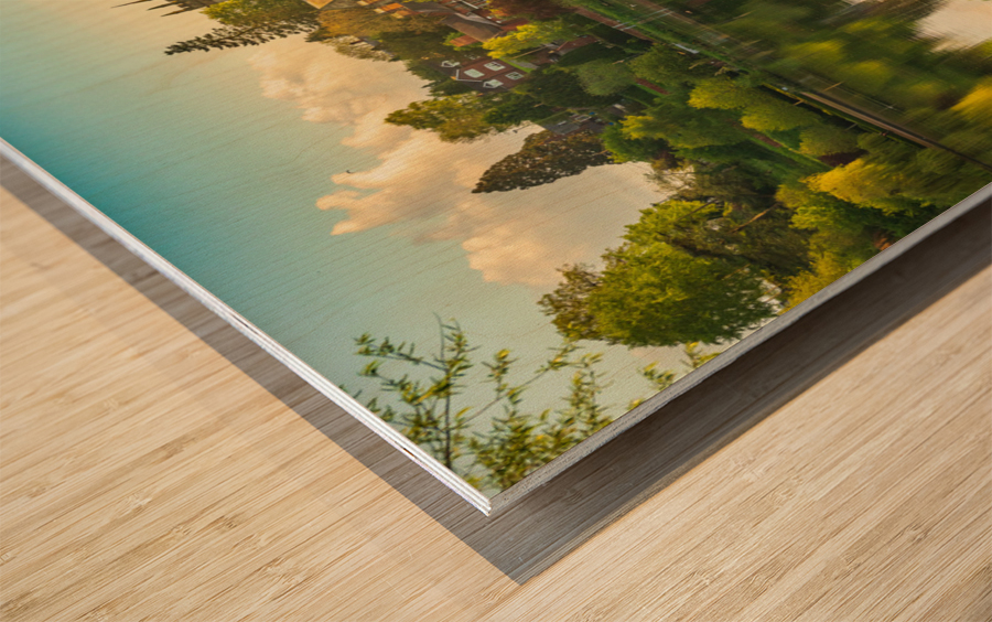 View across the Mere to the town of Ellesmere in Shropshire Impression sur bois