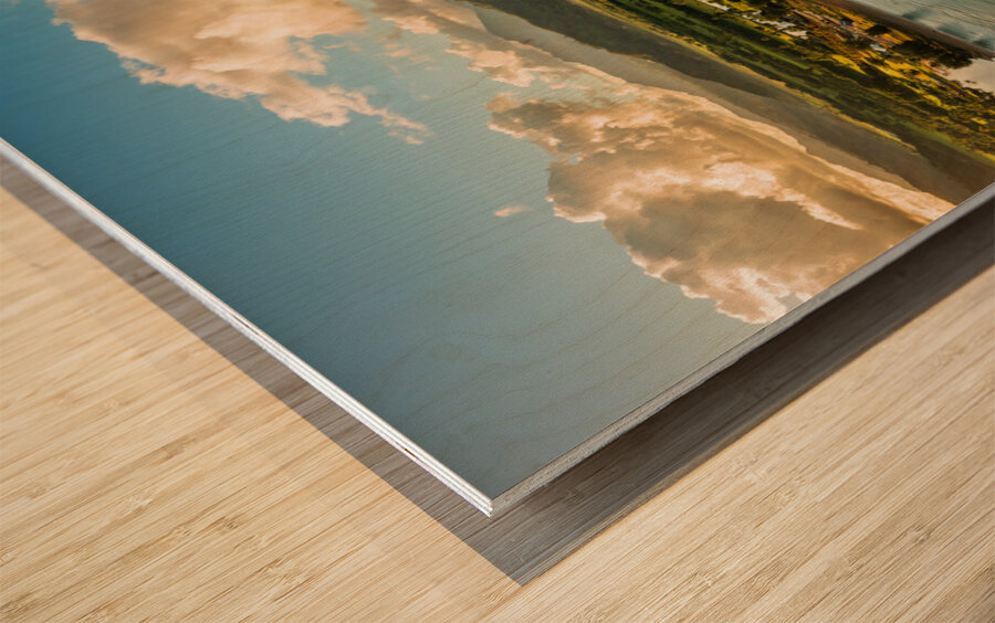 Aerial panorama over the town of Hanalei and valley at sunrise Impression sur bois