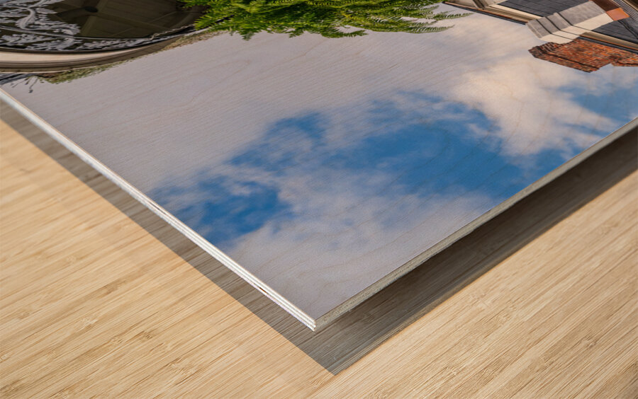 Traditional wrought iron balcony on brick New Orleans house Impression sur bois