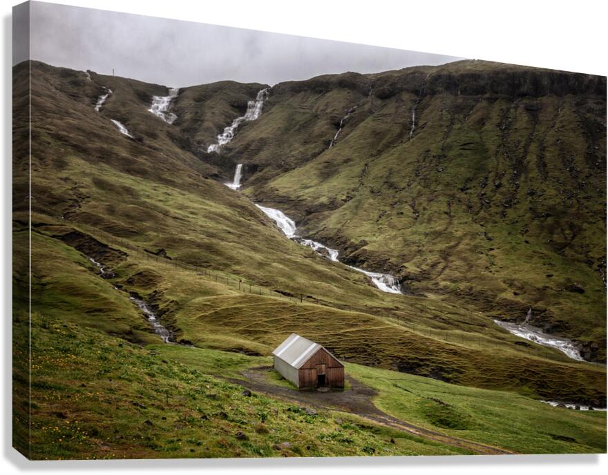 lonely house in faroe Canvas Print