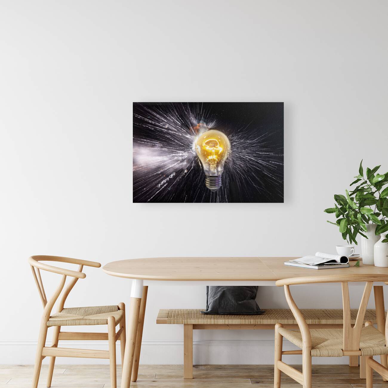 electric bulb breaks with shrapnel scattering quickly Reproduction