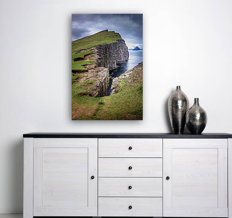 Sørvágsvatn cliffs view Reproduction