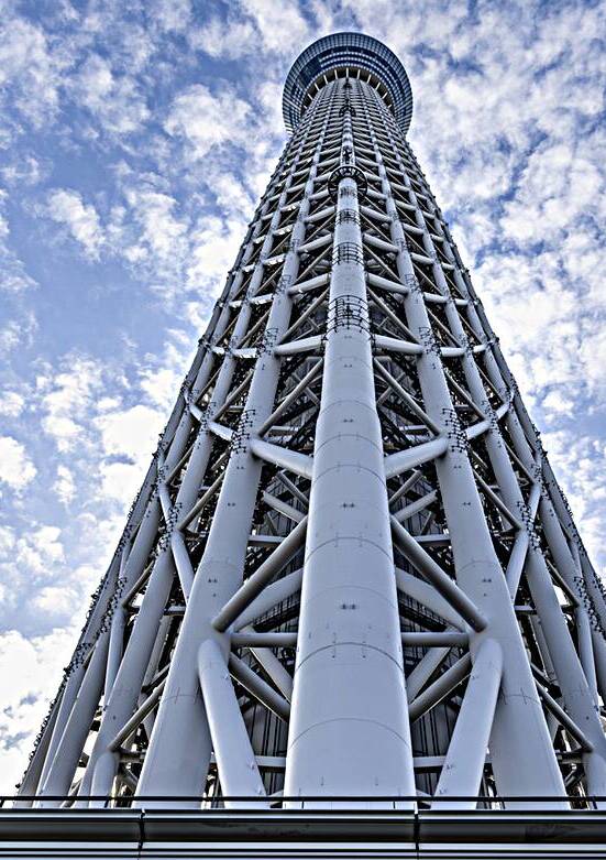 tokyo sky tower seen from below by Gualtiero Boffi