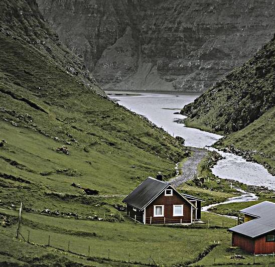 lonely houses in saksun by Gualtiero Boffi