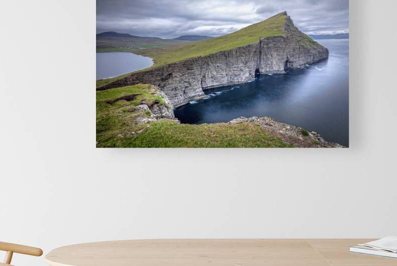 Sørvágsvatn cliff view by Gualtiero Boffi