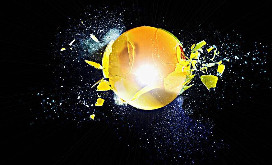 glass explosion by Gualtiero Boffi
