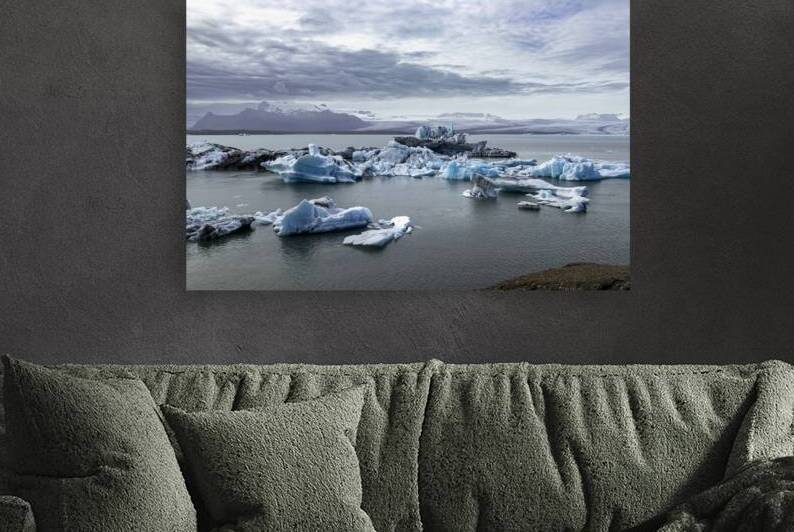 Icebergs floating on jokulsarlon glacier lagoon  by Gualtiero Boffi