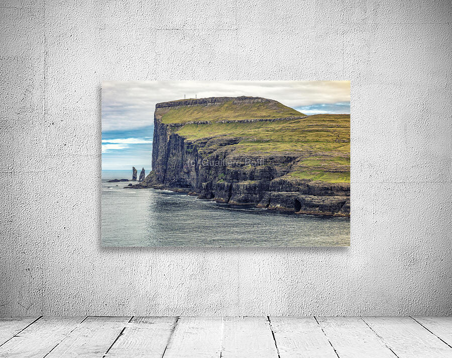 cliff view in faroe  Wall Preview
