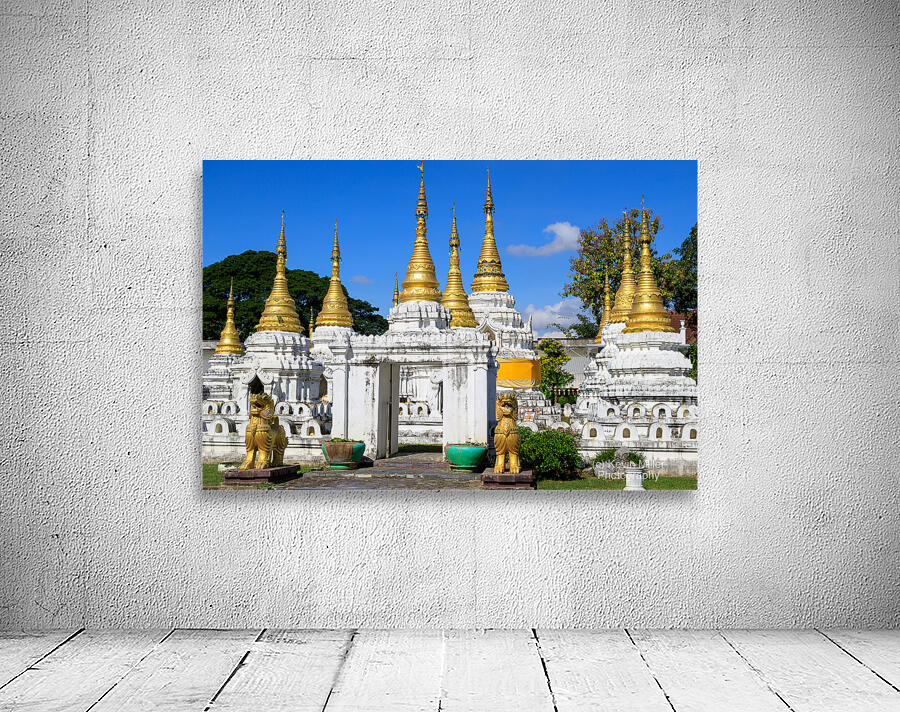 Wat Chedi Sao Lang Buddhist Temple Lampang Thailand Wall Preview