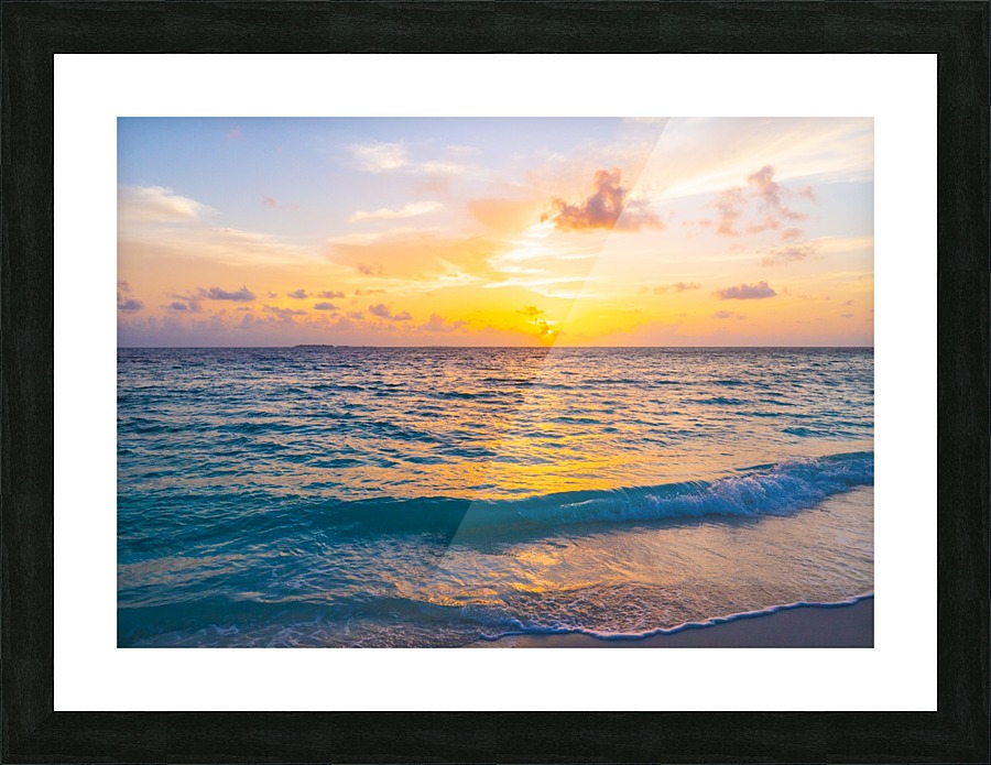 Ukulhas Shorebreak Picture Frame print