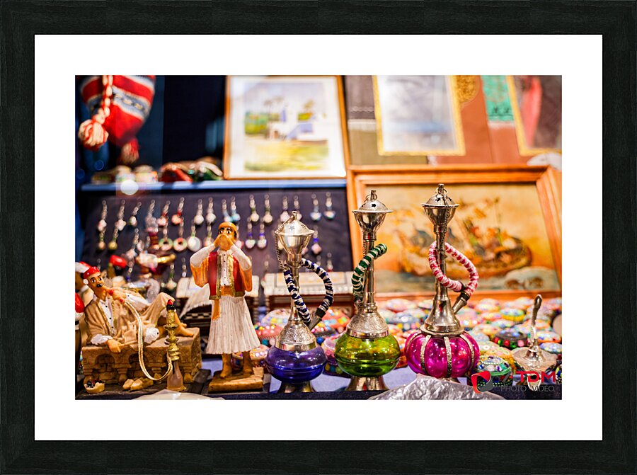 Figurines au souk Picture Frame print