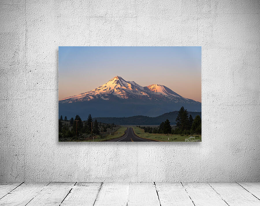  Mount Shasta California at dawn Wall Preview