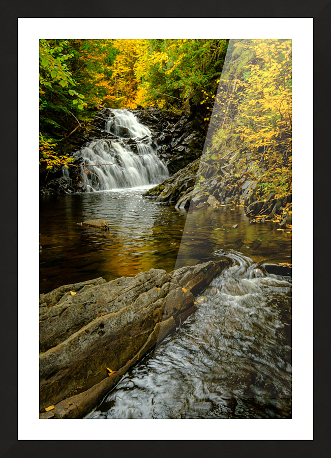 Cascades dorees Picture Frame print