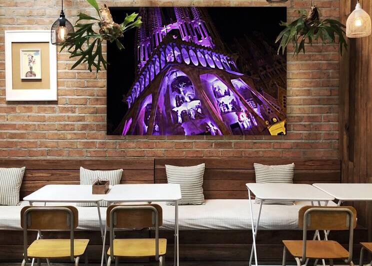 Neon light in Barcelona by Kateryna Bortsova