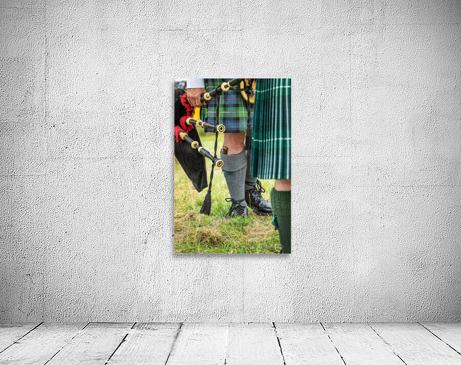 Scottish bagpipers Wall Preview