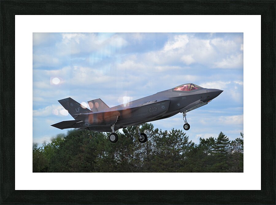  F 35 landing Picture Frame print