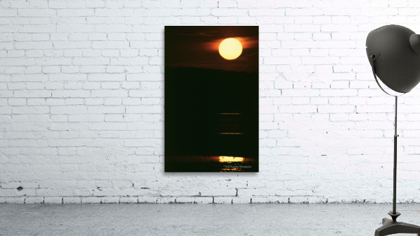 Golden Ball with Reflection 2 Wall Preview