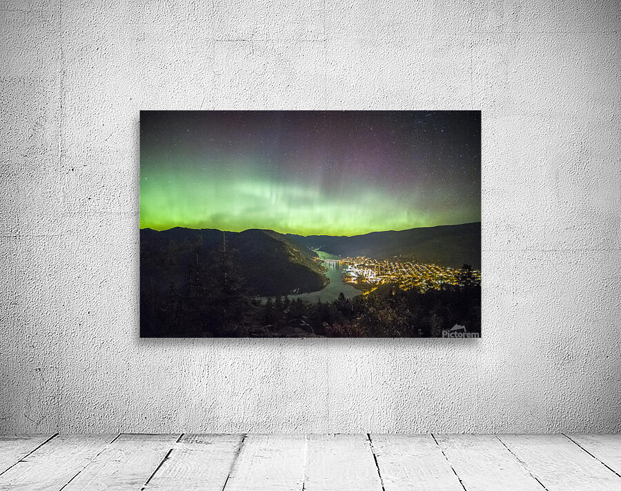 Aurora dancing over Nelson 2 Wall Preview