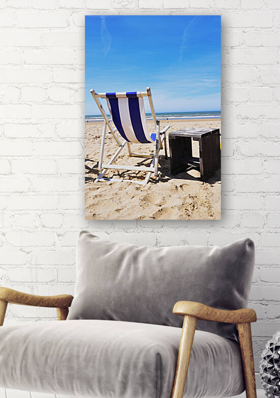 Striped deck chair by Thevectoryfloor