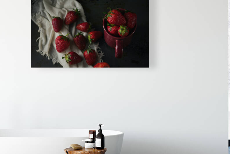 Ripe strawberries by Thevectoryfloor