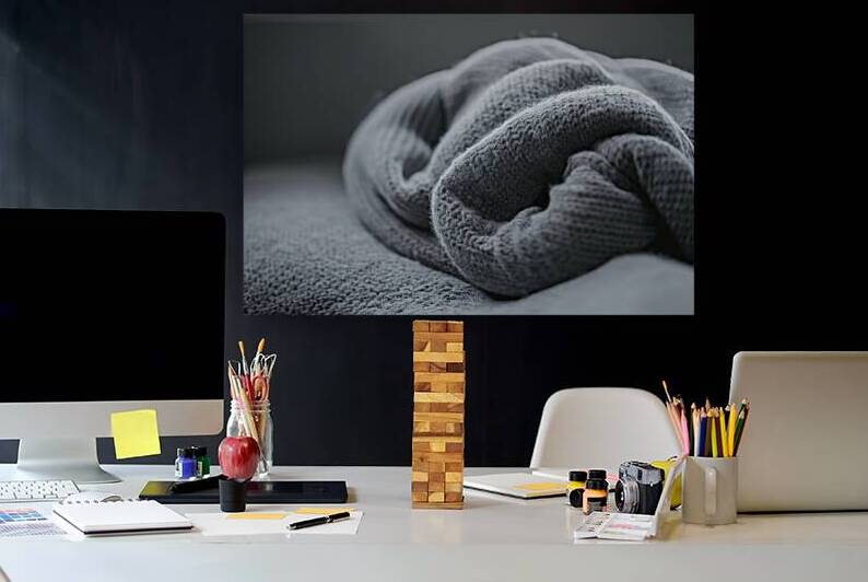 blurry grey knit fabric by Raluca Ciobanu