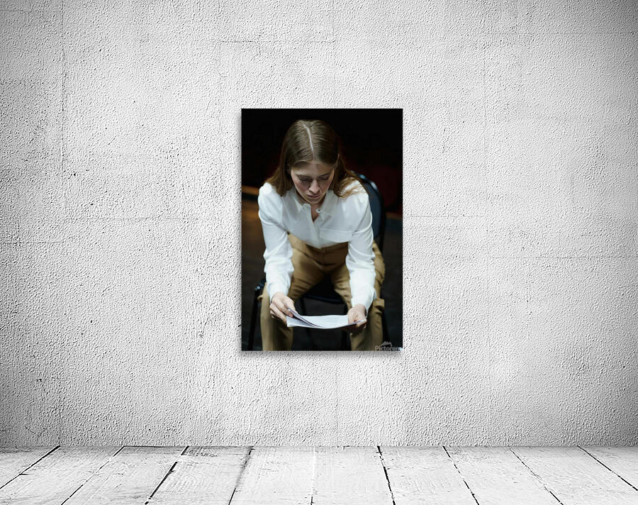 Actress Reading Wall Preview