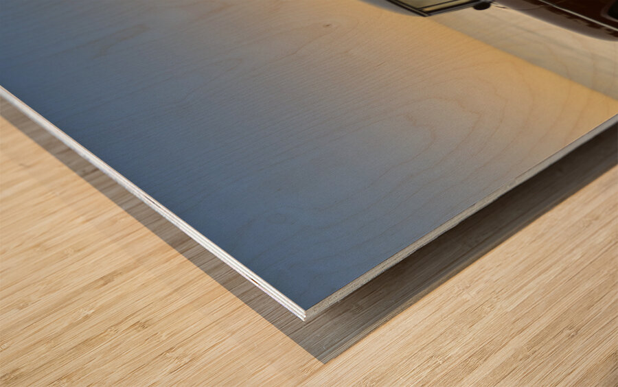 Red and White Classic Car on the Beach Impression sur bois