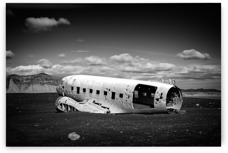 Plane wreck in Iceland black and white by Matthias Hauser