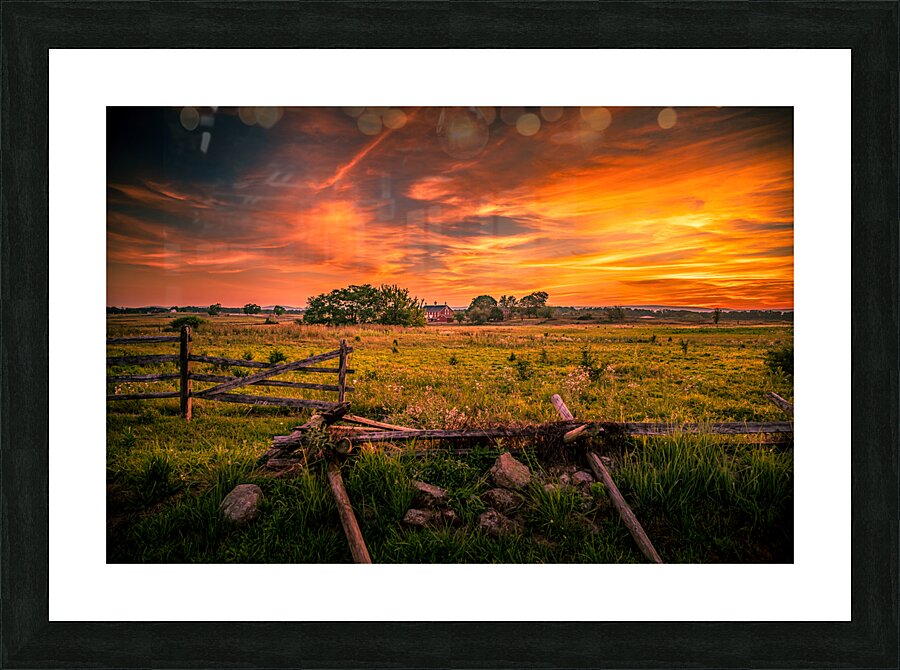 Fields of Fire: Sunset on the Codori Barn in Gettysburg Impression et Cadre photo