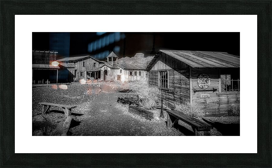 Bell Tower Echoes in a Ghostly Street Impression et Cadre photo