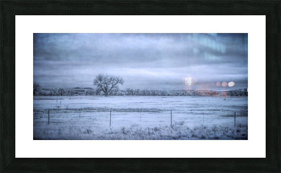 Wyomings Solitary Sentinel: A Moody Day in Fort Laramie Impression et Cadre photo