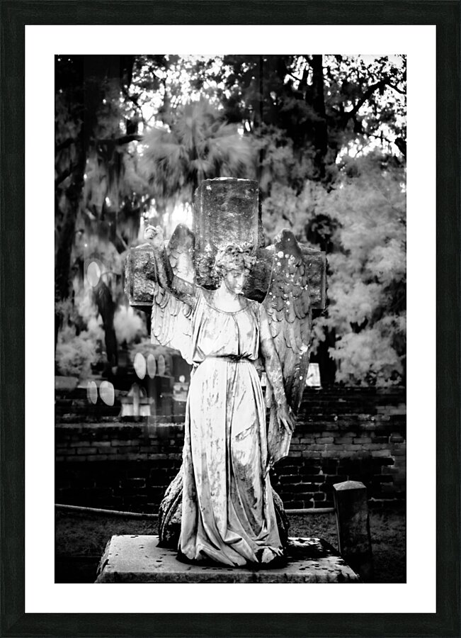 Guardian of Serenity: Unveiling Saint Marys Angel Light at Oak Grove Cemetery Impression et Cadre photo