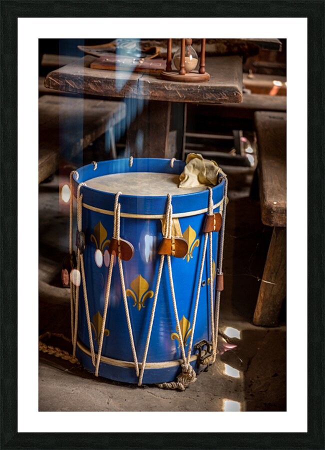 Echoes of History: Blue Historic Drum at Fort Niagara Impression et Cadre photo