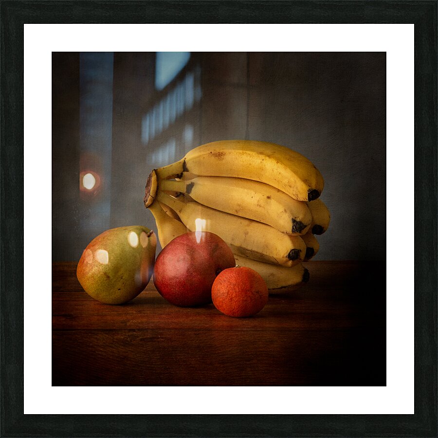 Bountiful Medley: Bananas Behind Green Pear Red Pear and Orange Impression et Cadre photo