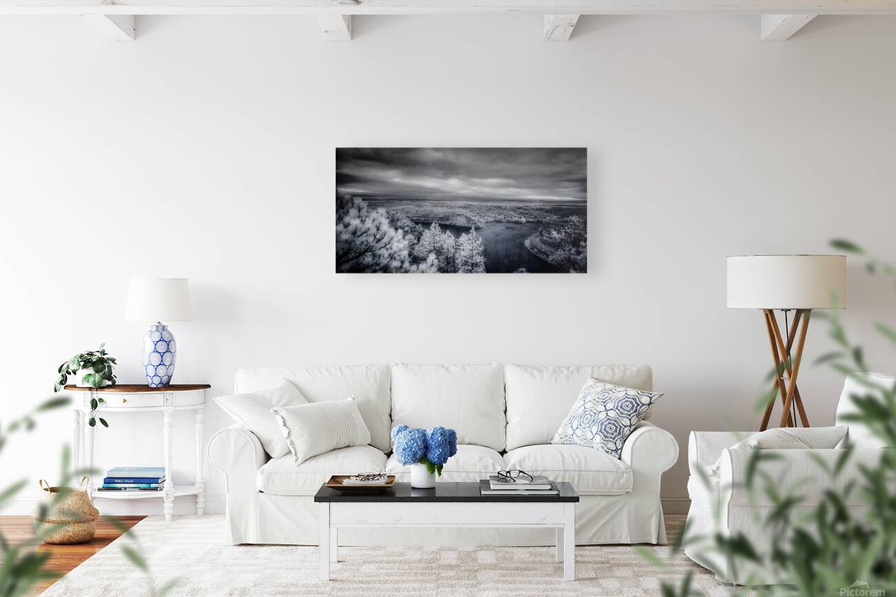 Guernsey Overlook: Infrared Impressions of the Overview Reproduction