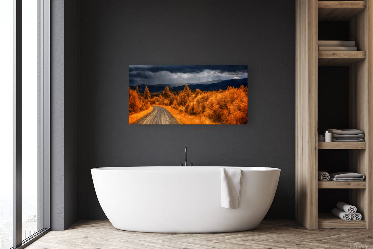 Epic Descent: Montanas Infrared Mountain Road Reproduction