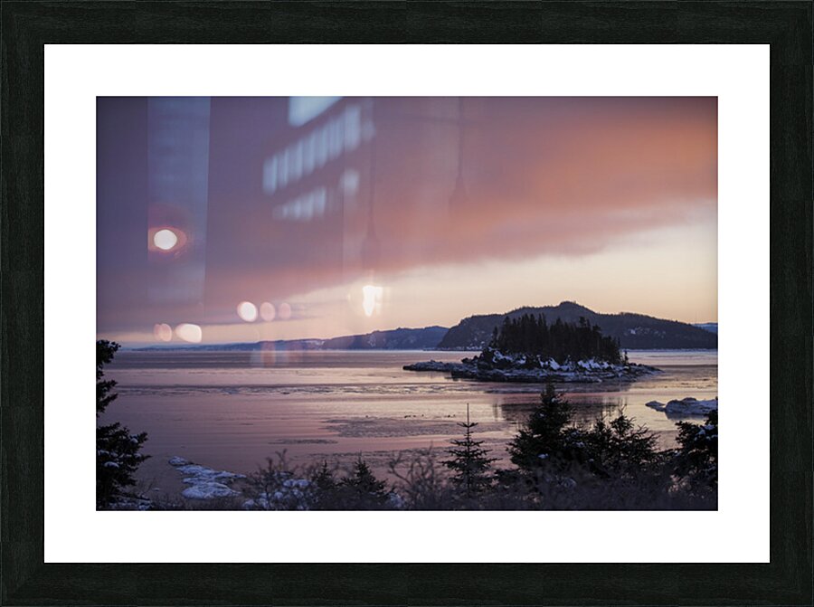 Lueurs matinales  Picture Frame print