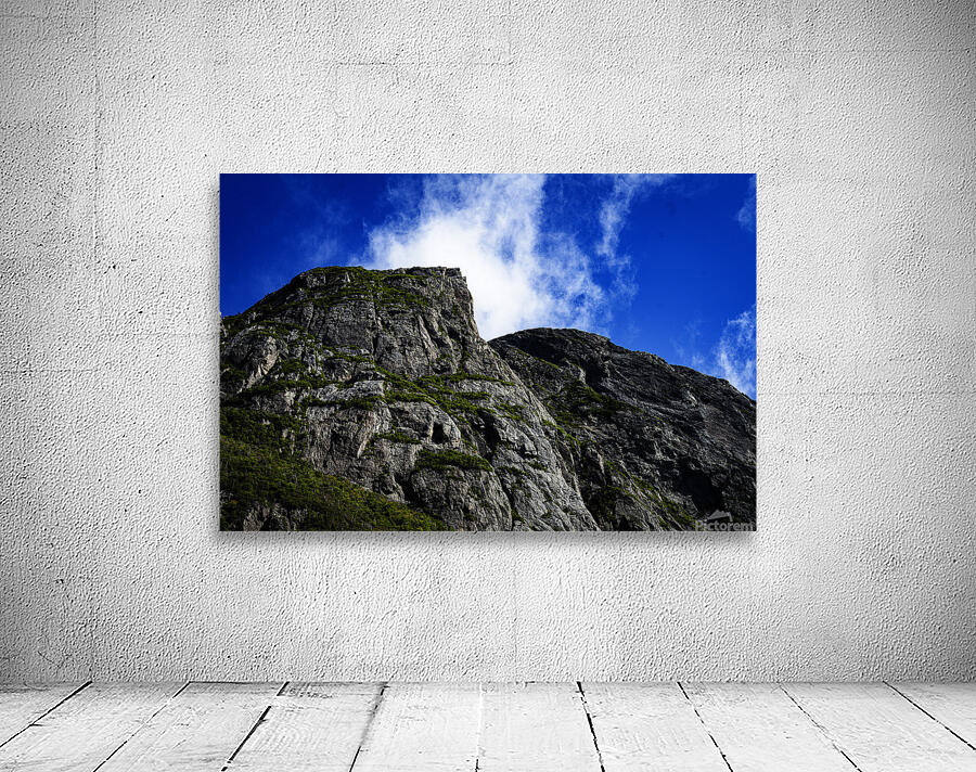 Pretty Cliff III Wall Preview