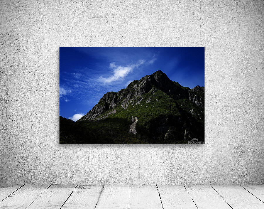 Pretty Cliff II Wall Preview