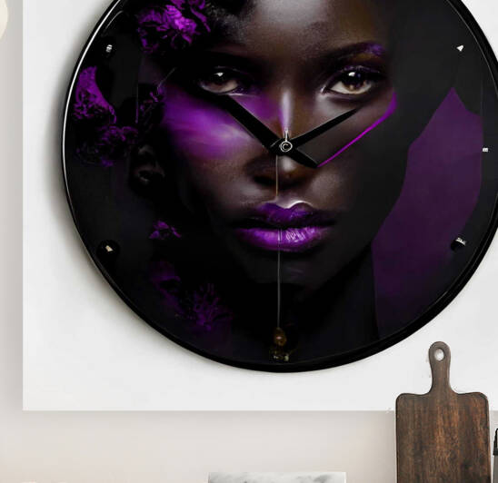 Dame horloge by Denni Cecile