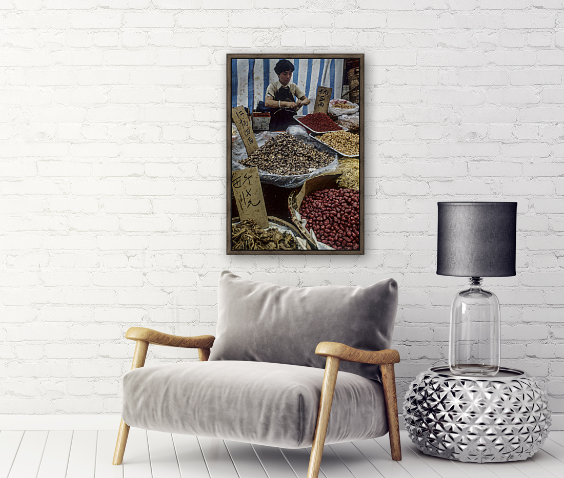 STALL SELLER Reproduction