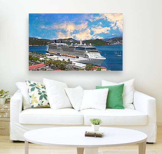 Cruise ship heading to vacation by Elijah Lovkoff