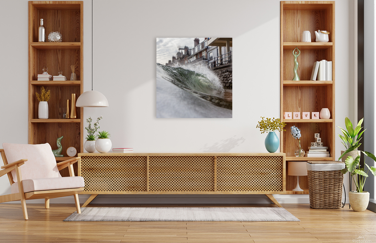 ON THE WALL Reproduction