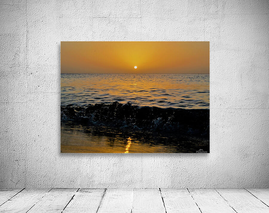 Waves, Dancing and Bouncing at Sunset. Wall Preview
